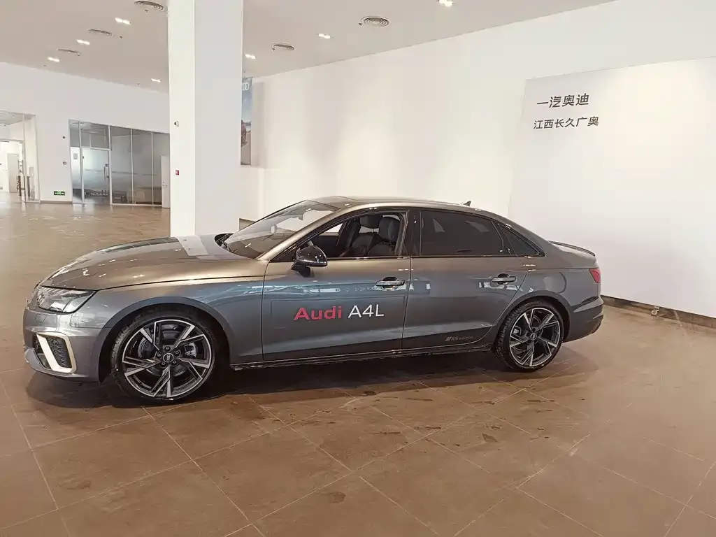 Audi A4L 2024 из CN, фото 3