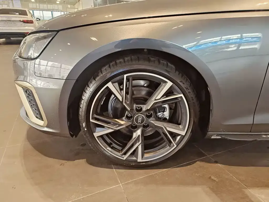 Audi A4L 2024 из CN, фото 8