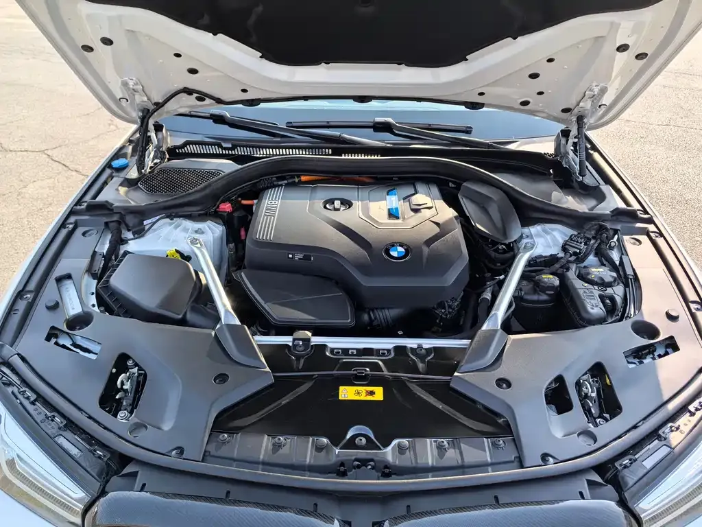 BMW 5 Series New Energy 2021 из CN, фото 2