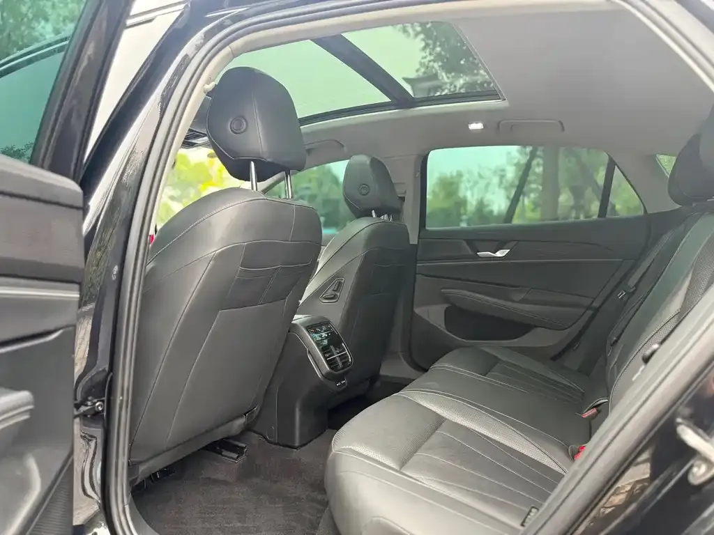 Volkswagen Passat 2025 из CN, фото 4