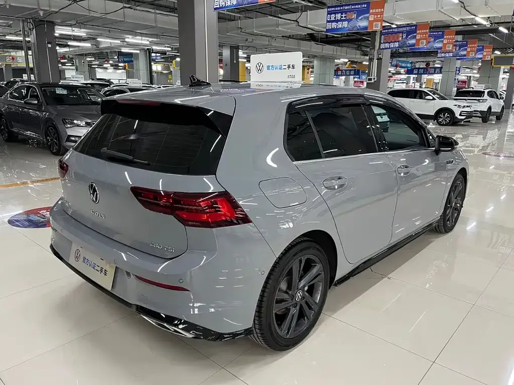 Volkswagen Golf 2023 из CN, фото 10