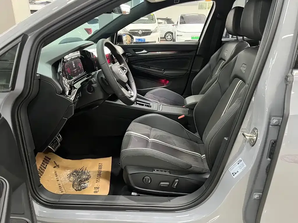 Volkswagen Golf 2023 из CN, фото 4