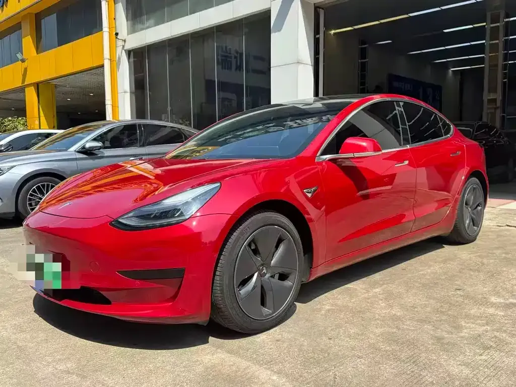 Tesla Model 3 — фото 1