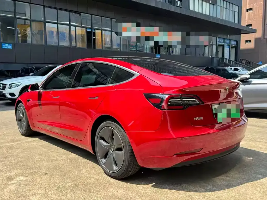Tesla Model 3 — фото 9