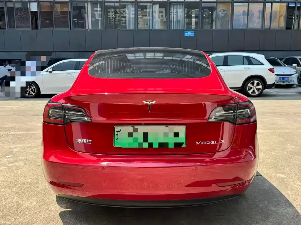 Tesla Model 3 — фото 7