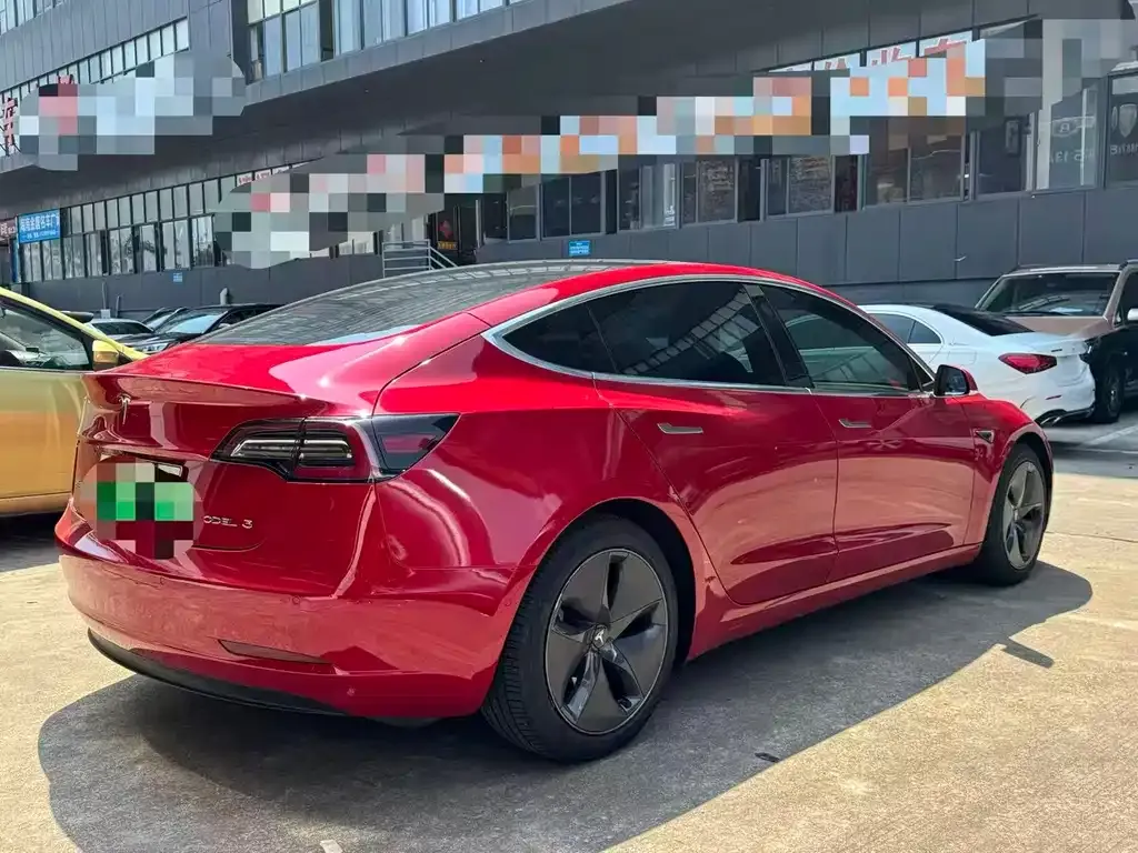 Tesla Model 3 — фото 8