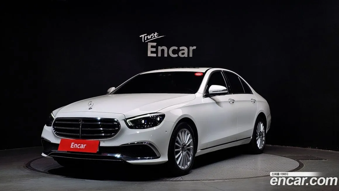 Mercedes-Benz E-Class — фото 1
