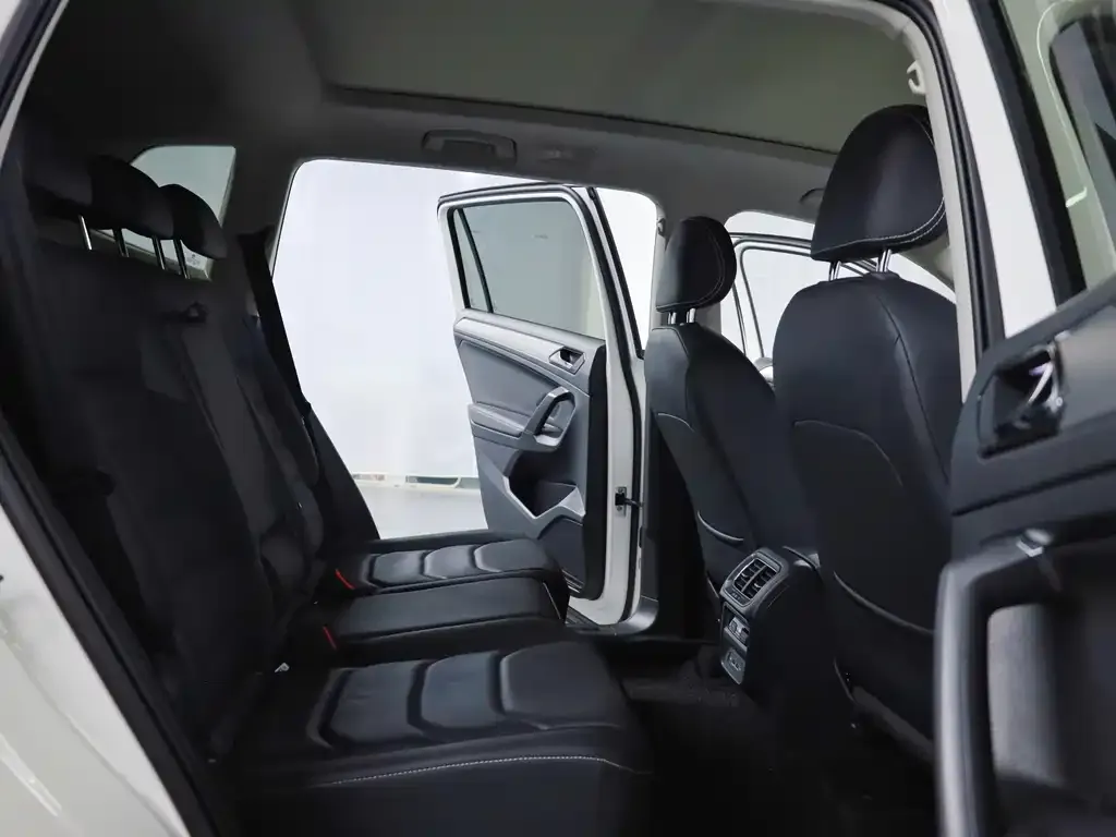 Volkswagen Tiguan L 2021 из CN, фото 2