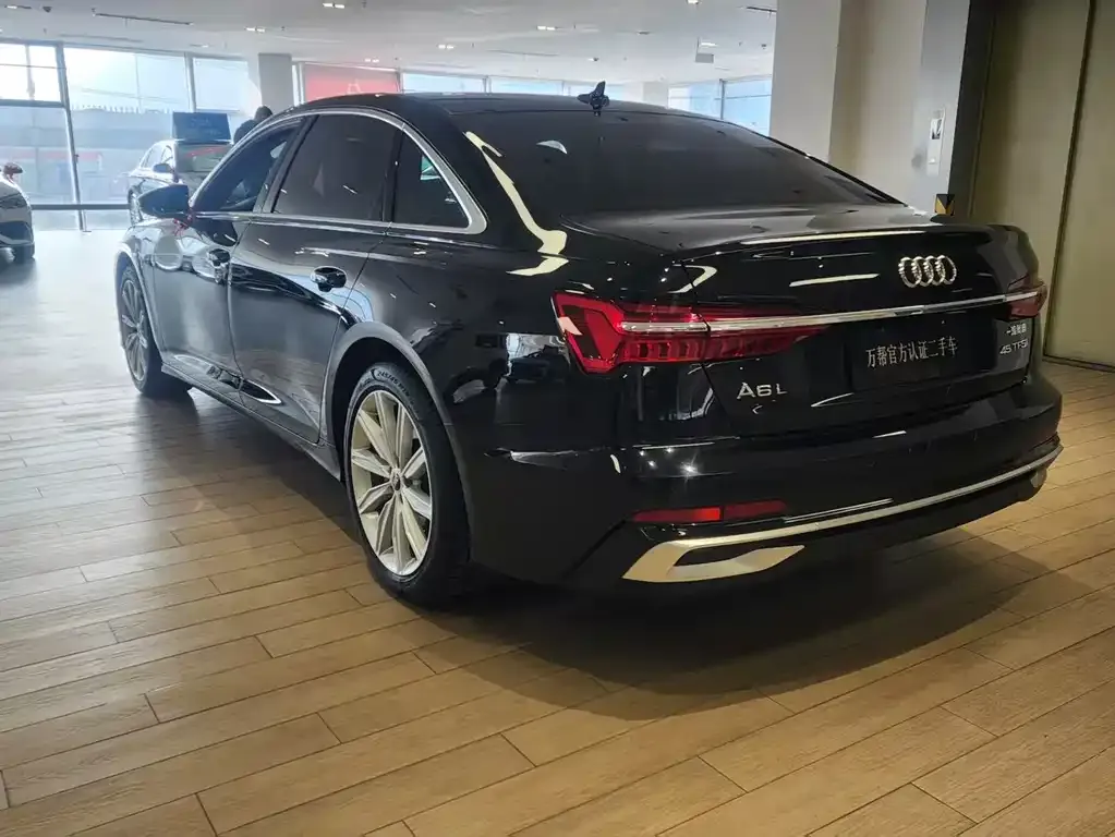 Audi A6L — фото 8