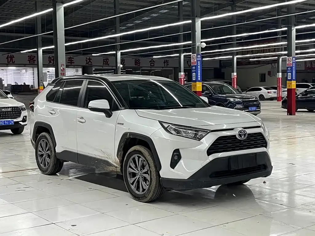 Toyota RAV4 2023 из CN, фото 4