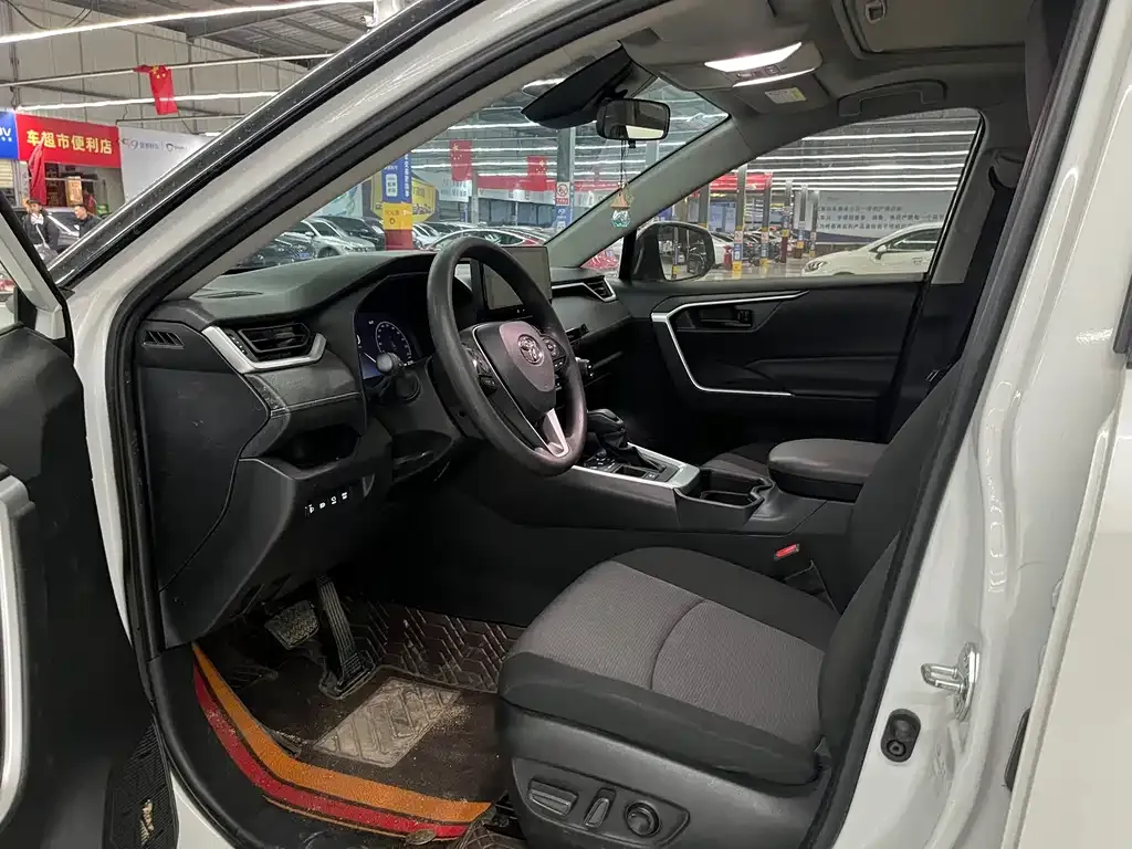 Toyota RAV4 2023 из CN, фото 6