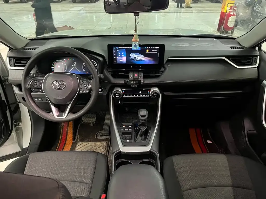 Toyota RAV4 2023 из CN, фото 9
