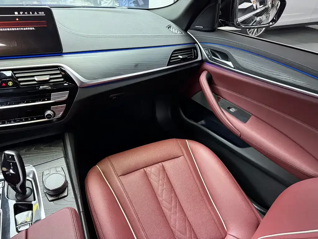 BMW 5 Series — фото 10