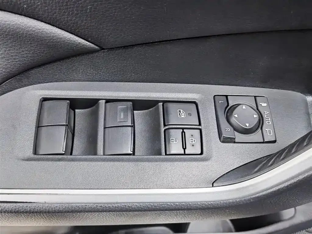 Toyota Wildlander — фото 10