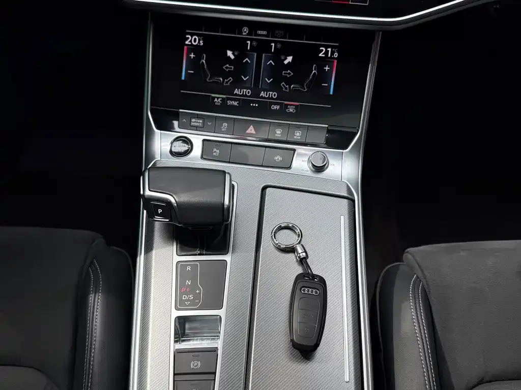 Audi A7L — фото 6
