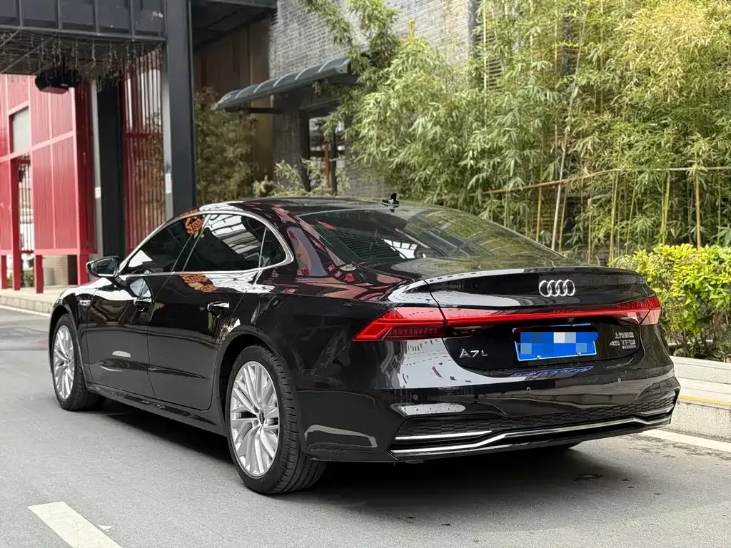 Audi A7L — фото 7