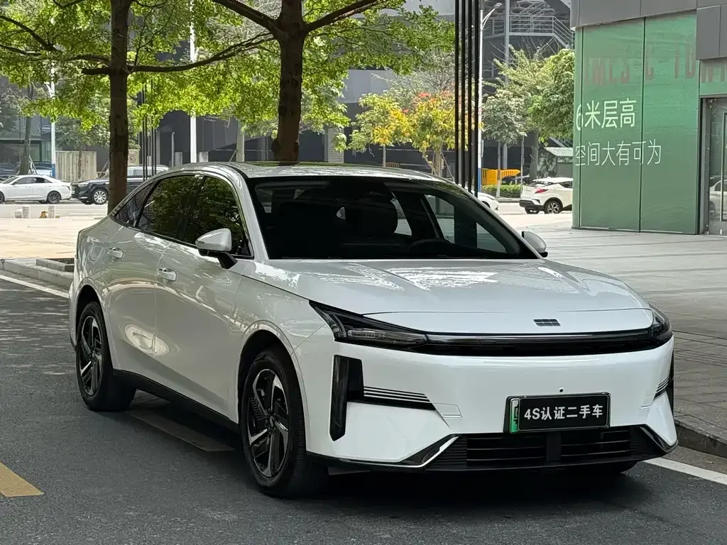Geely Galaxy L6 — фото 5