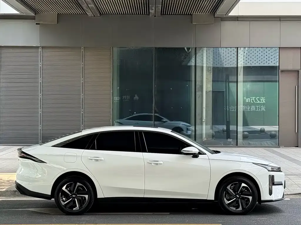 Geely Galaxy L6 — фото 7