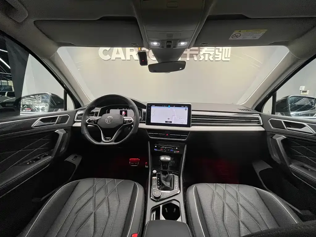 Volkswagen Tiguan L — фото 10
