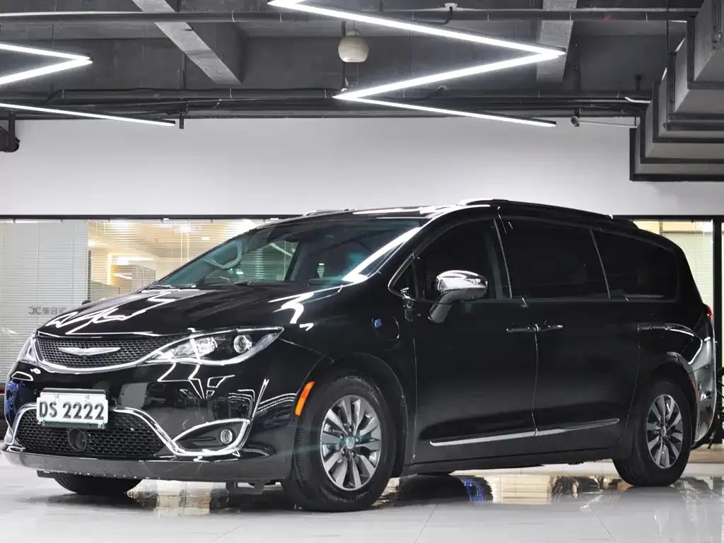 Chrysler Grand Voyager PHEV (Import)