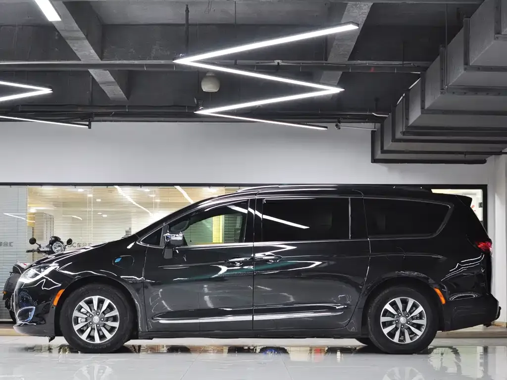 Chrysler Grand Voyager PHEV (Import) 2025 из CN, фото 6