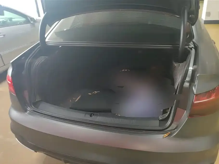 Audi A4L 2023 из CN, фото 3