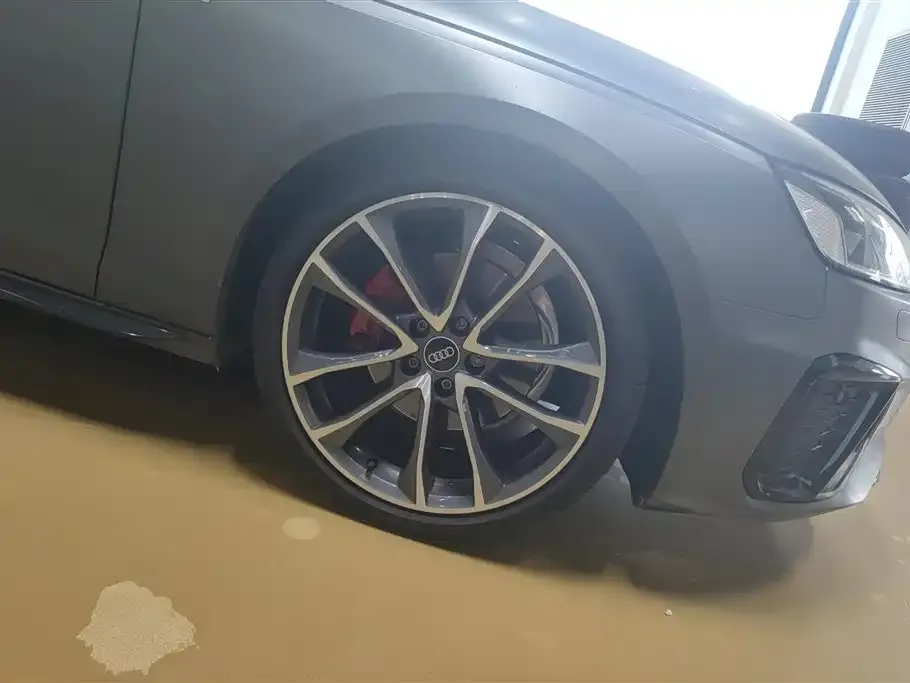 Audi A4L 2023 из CN, фото 4