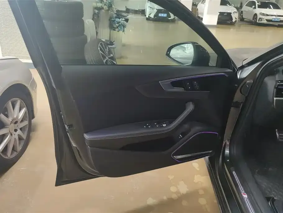 Audi A4L 2023 из CN, фото 7
