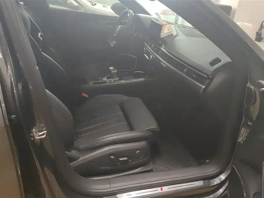 Audi A4L 2023 из CN, фото 5