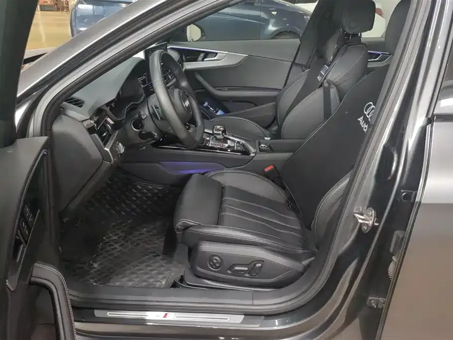 Audi A4L 2023 из CN, фото 9