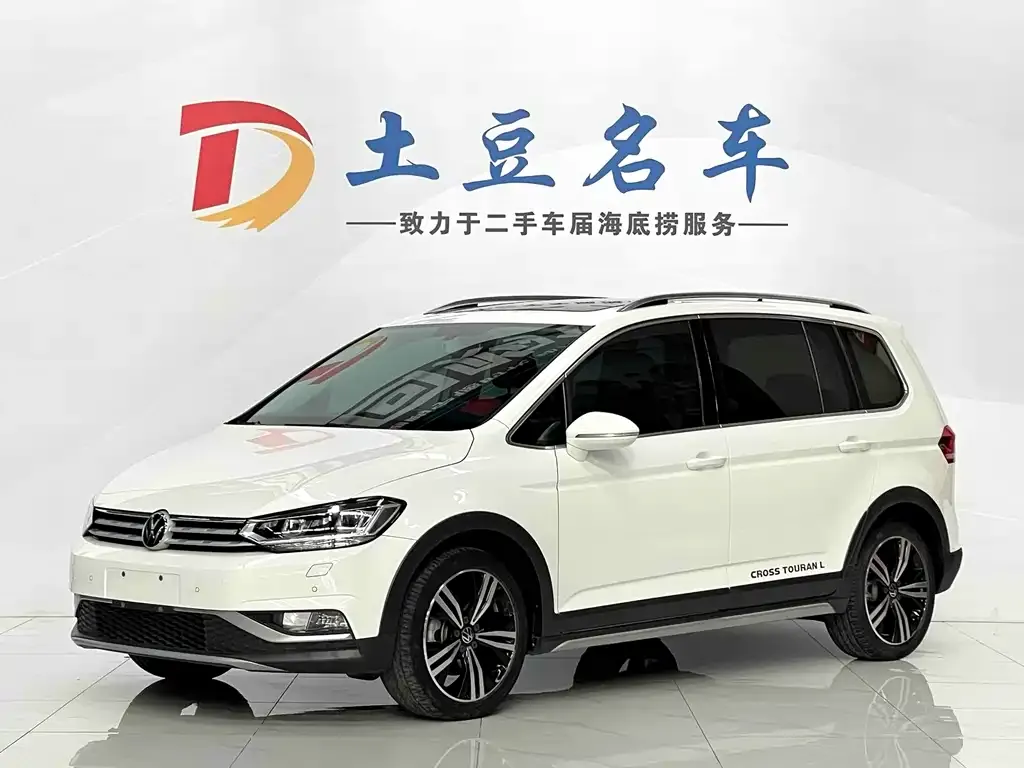 Volkswagen Touran 2023 из CN, фото 1