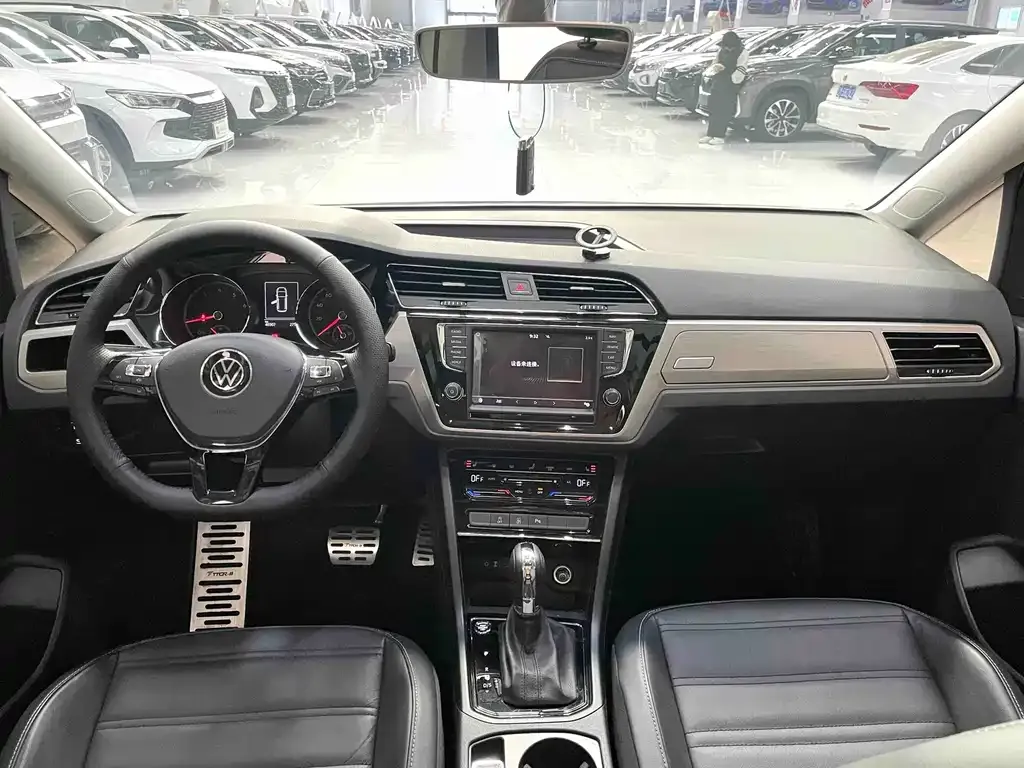 Volkswagen Touran 2023 из CN, фото 2