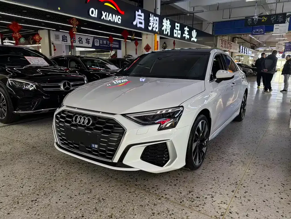 Audi A3 — фото 1