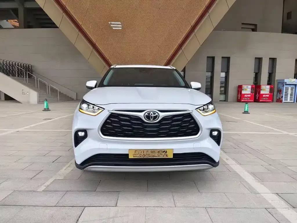 Toyota Highlander — фото 2