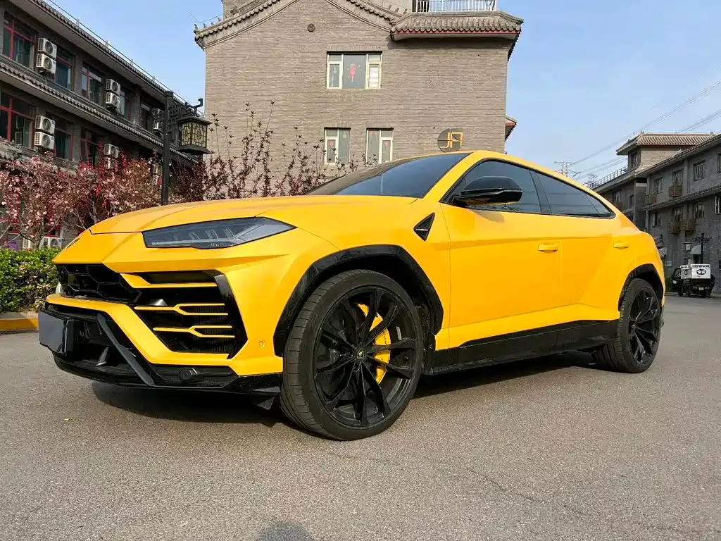 Lamborghini Urus — фото 1