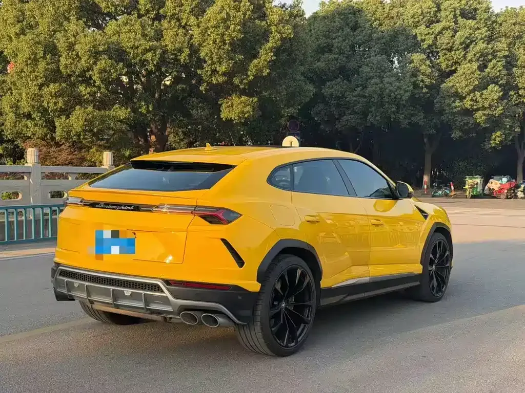 Lamborghini Urus — фото 8