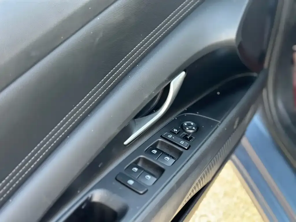Hyundai Elantra 2023 из CN, фото 2