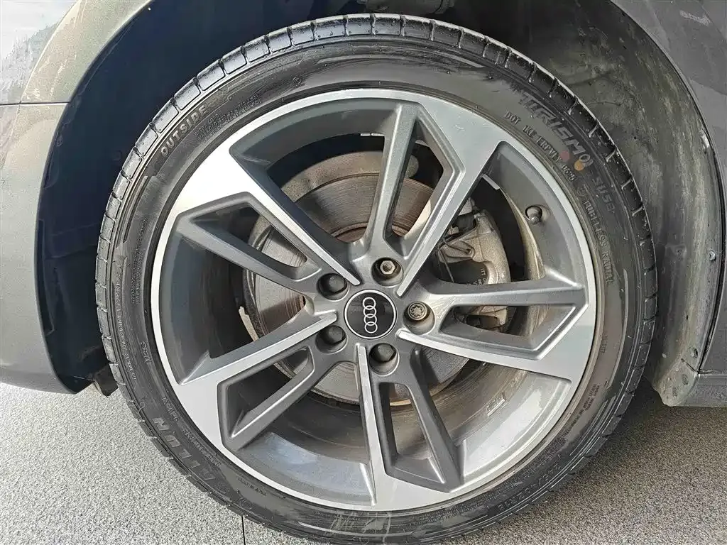 Audi A4L 2023 из CN, фото 8