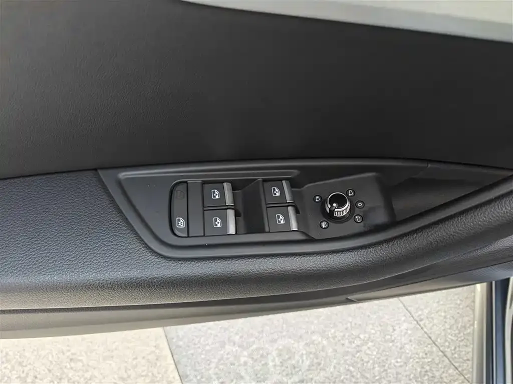 Audi A4L 2023 из CN, фото 7