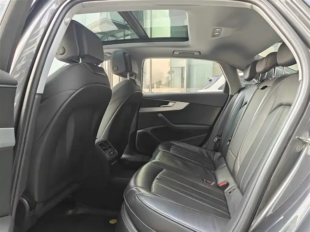 Audi A4L 2023 из CN, фото 10