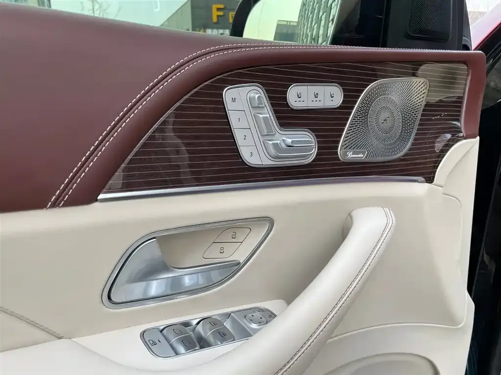 Mercedes-Benz GLS — фото 10