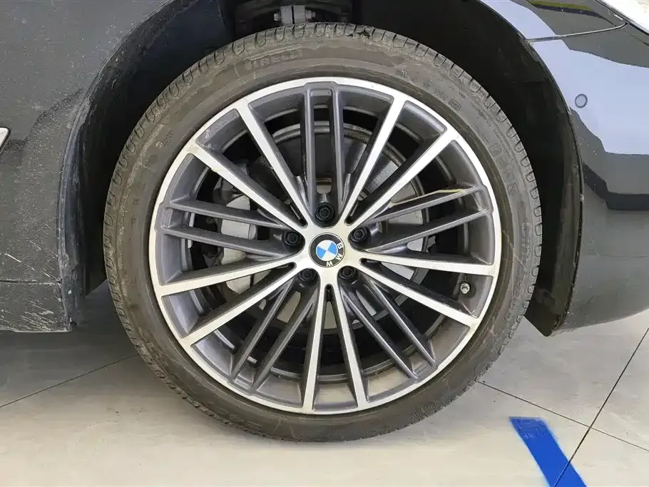 BMW 5 Series 2023 из CN, фото 8