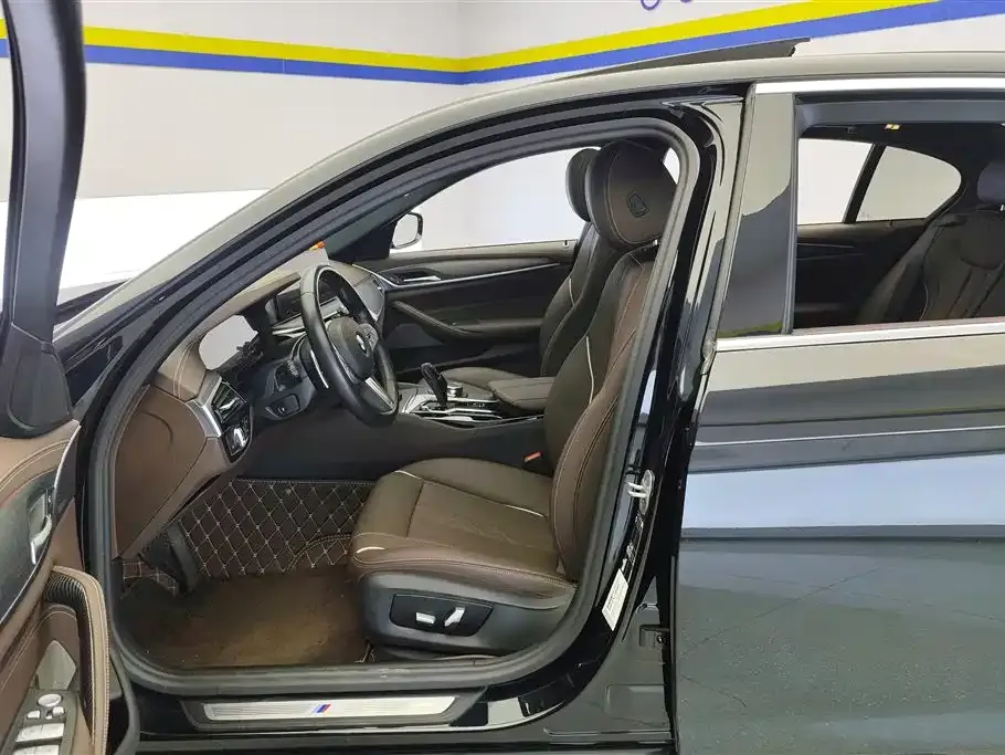 BMW 5 Series 2023 из CN, фото 5