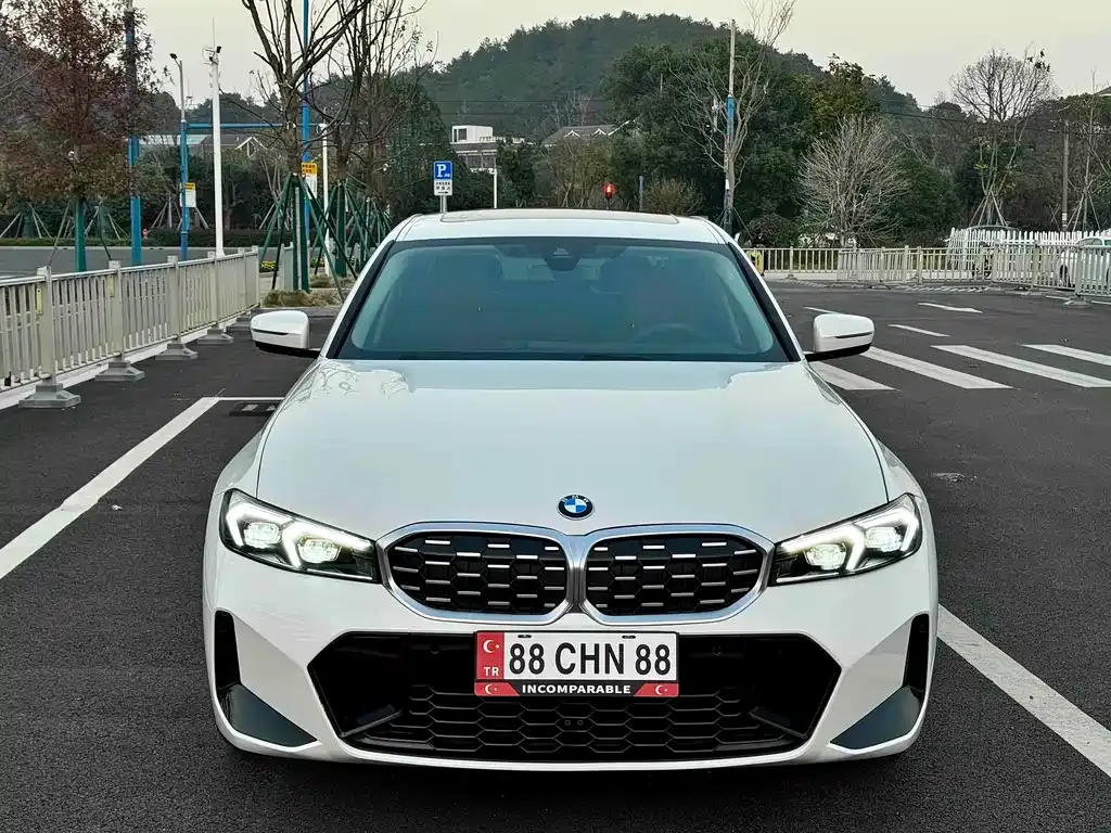 BMW 3 Series 2023 из CN, фото 2