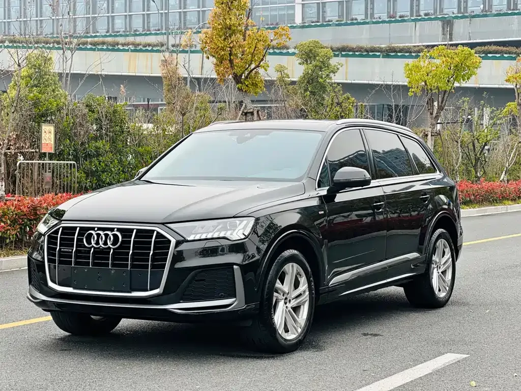 Audi Q7 — фото 1