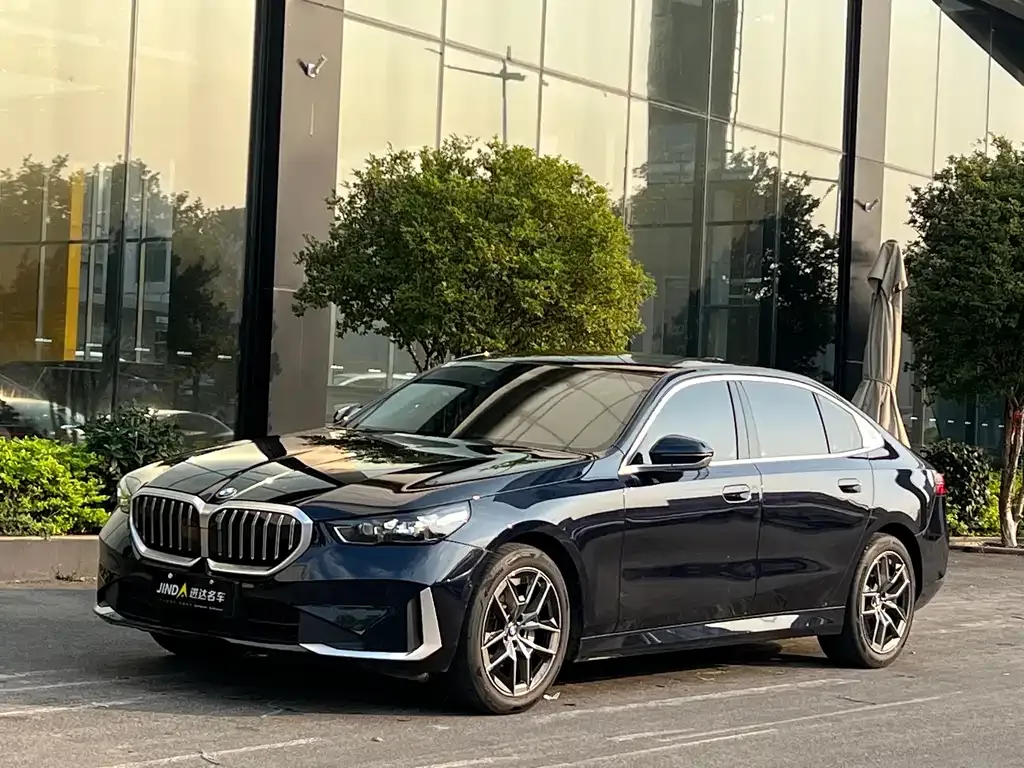 BMW 5 Series — фото 1