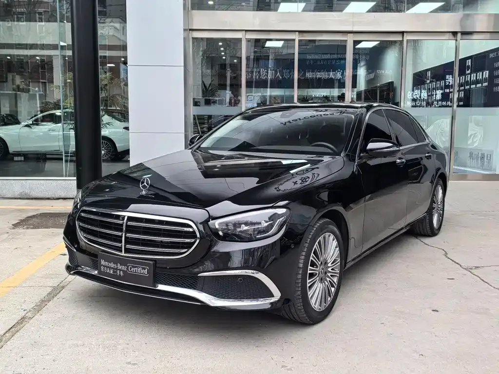 Mercedes-Benz E-Class — фото 1