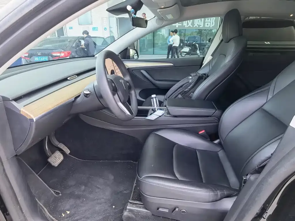 Tesla Model Y — фото 3