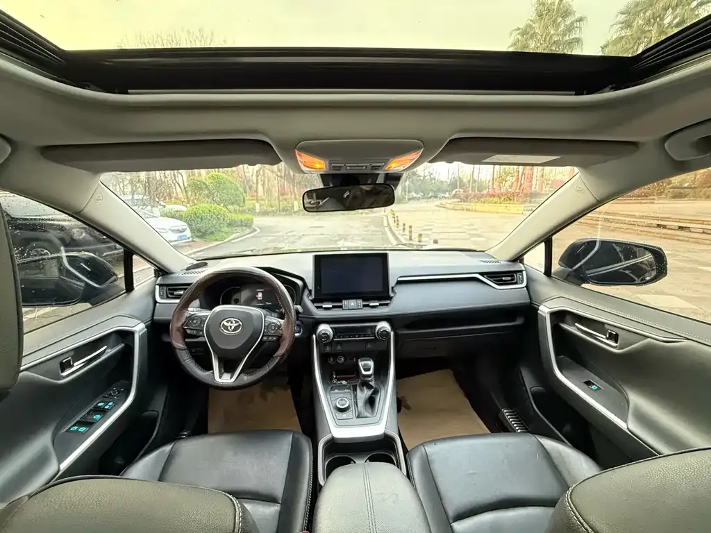 Toyota RAV4 2021 из CN, фото 3