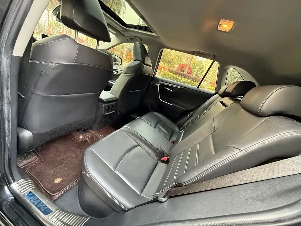 Toyota RAV4 2021 из CN, фото 2
